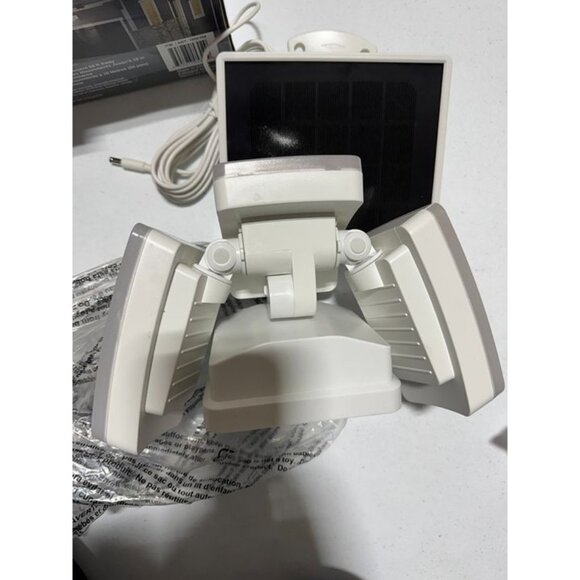Lutec 2500 Lumen LED Motion Activated Solar Security Light White - Picture 6 of 6